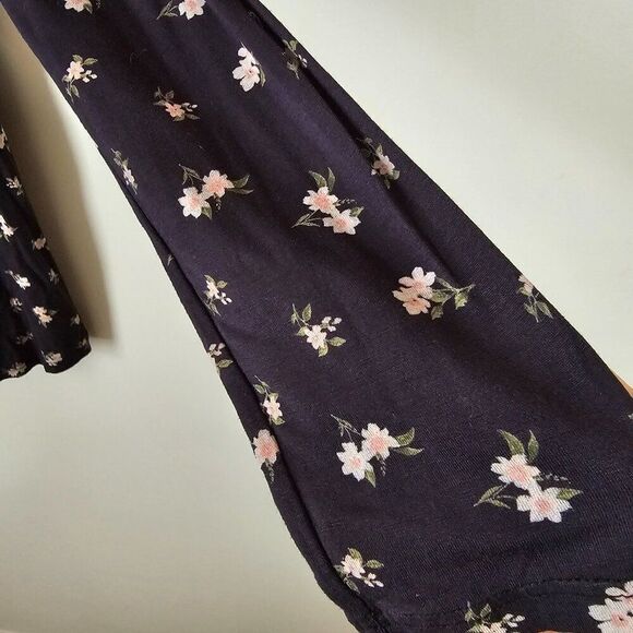 NWOT AMERICAN EAGLE OUTFITTERS DITSY FLORAL SCOOP NECK SMOCKED LONGSLEEVES TOP L - Picture 7 of 14